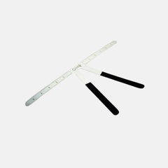 Righello di metallo per il design delle sopracciglia.