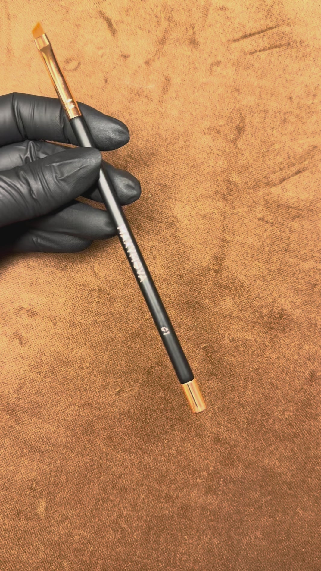 Vídeo demostrativo del pincel Maxymova nº 1 para cejas.